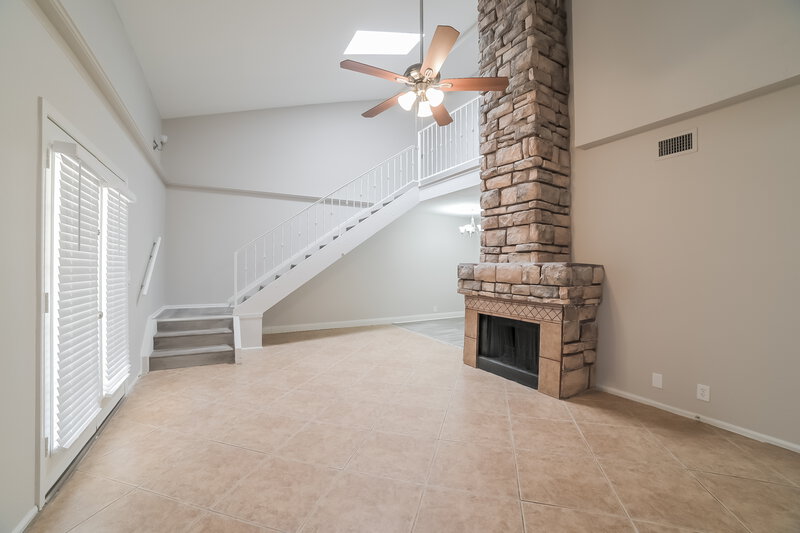 2,030/Mo, 14231 N 50th Ave Glendale, AZ 85306 Living Room View 2