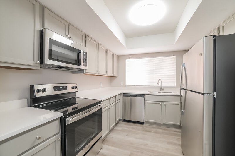 2,030/Mo, 14231 N 50th Ave Glendale, AZ 85306 Kitchen View