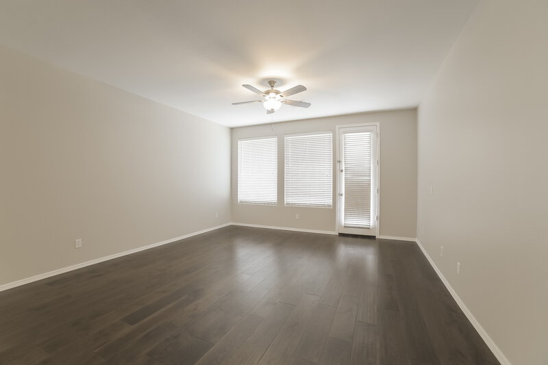 2,520/Mo, 4439 W Apollo Rd Laveen, AZ 85339 Family Room View