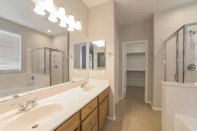 2,520/Mo, 4439 W Apollo Rd Laveen, AZ 85339 Main Bathroom View