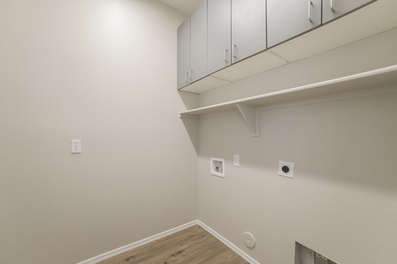2,520/Mo, 4439 W Apollo Rd Laveen, AZ 85339 Laundry Room View