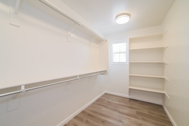 2,540/Mo, 12038 W Tether Trl Peoria, AZ 85383 Walk In Closet View