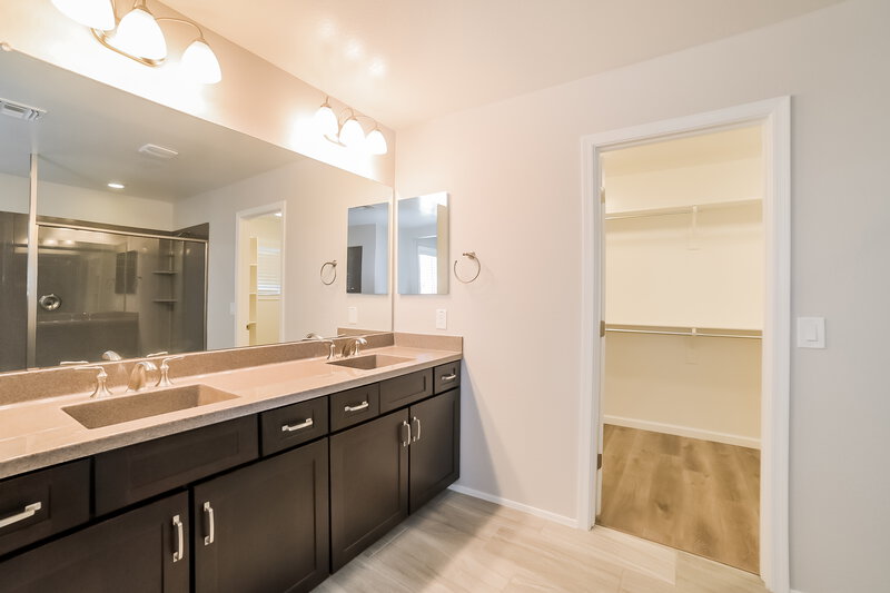 2,540/Mo, 12038 W Tether Trl Peoria, AZ 85383 Bathroom View 2