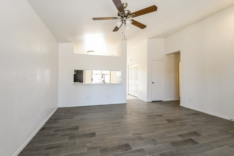 1,880/Mo, 1153 W Diamond Ave Apache Junction, AZ 85120 Living Room View 2