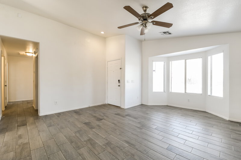 1,880/Mo, 1153 W Diamond Ave Apache Junction, AZ 85120 Living Room View 3