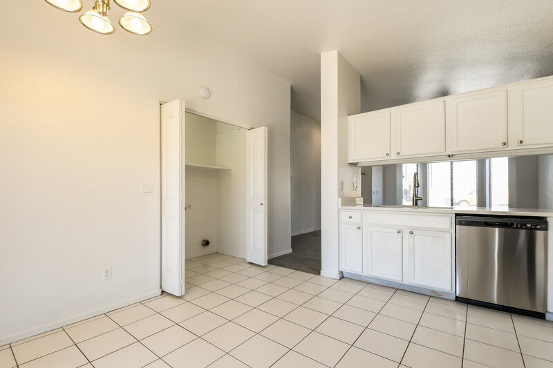 1,880/Mo, 1153 W Diamond Ave Apache Junction, AZ 85120 Breakfast Nook View