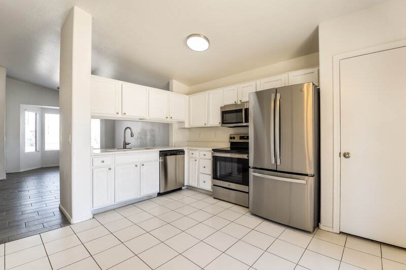 1,880/Mo, 1153 W Diamond Ave Apache Junction, AZ 85120 Kitchen View 2