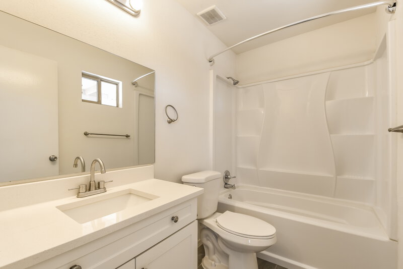1,880/Mo, 1153 W Diamond Ave Apache Junction, AZ 85120 Main Bathroom View