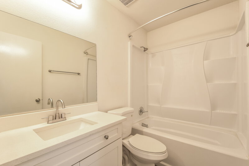 1,880/Mo, 1153 W Diamond Ave Apache Junction, AZ 85120 Bathroom View