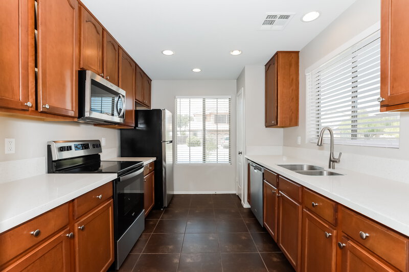 1,975/Mo, 517 E Press Rd San Tan Valley, AZ 85140 Kitchen View