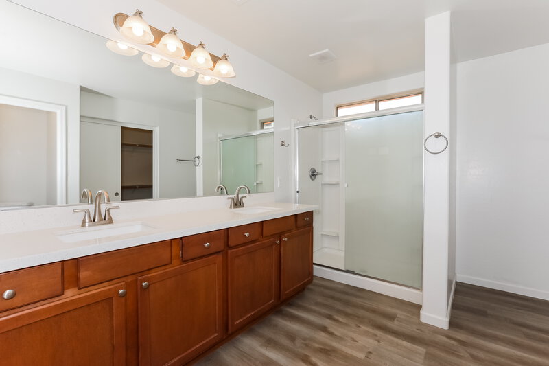 1,975/Mo, 517 E Press Rd San Tan Valley, AZ 85140 Main Bathroom View