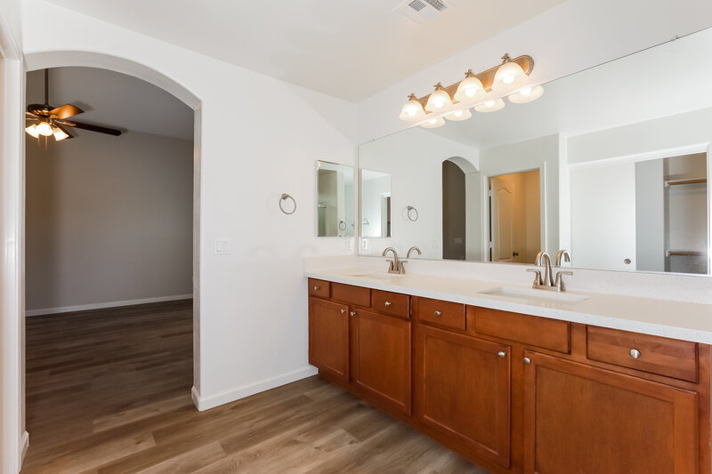 1,975/Mo, 517 E Press Rd San Tan Valley, AZ 85140 Bathroom View
