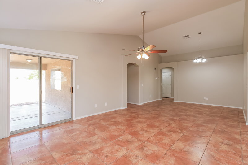 2,015/Mo, 1604 S 80th Ln Phoenix, AZ 85043 Living Room View 2