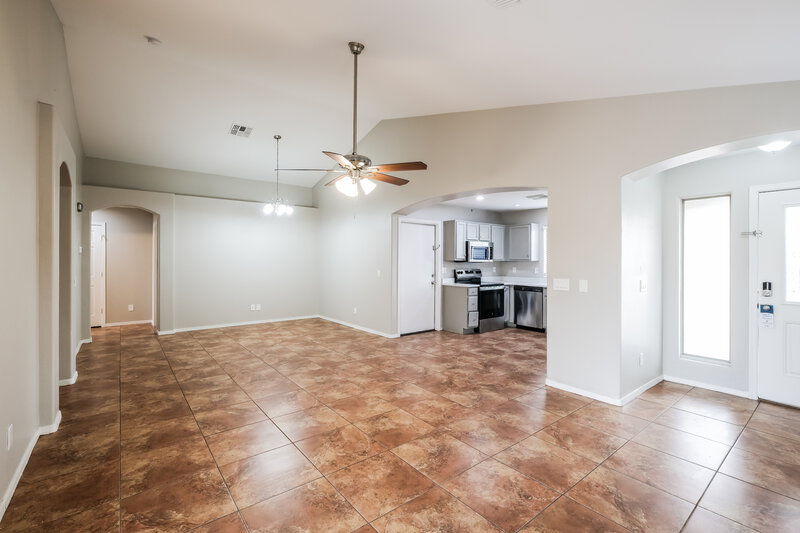 1,920/Mo, 1604 S 80th Ln Phoenix, AZ 85043 Living Room View