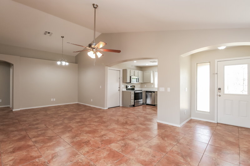 2,015/Mo, 1604 S 80th Ln Phoenix, AZ 85043 Living Room View 3