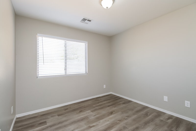 2,015/Mo, 1604 S 80th Ln Phoenix, AZ 85043 Bedroom View