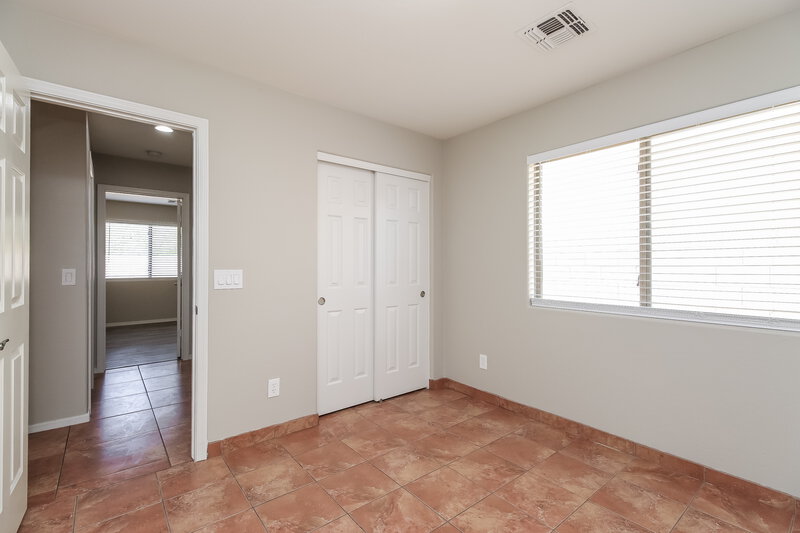 2,015/Mo, 1604 S 80th Ln Phoenix, AZ 85043 Bedroom View 2