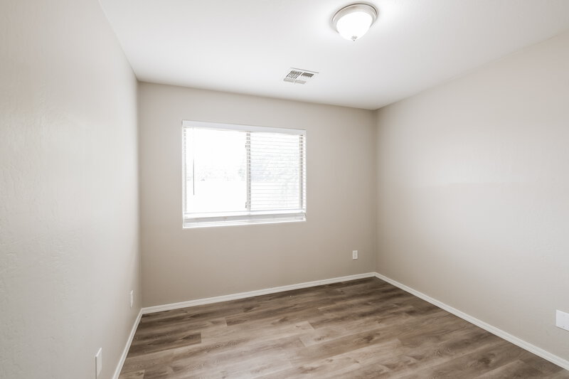 1,920/Mo, 1604 S 80th Ln Phoenix, AZ 85043 Bedroom View