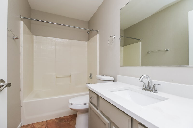 2,015/Mo, 1604 S 80th Ln Phoenix, AZ 85043 Bathroom View