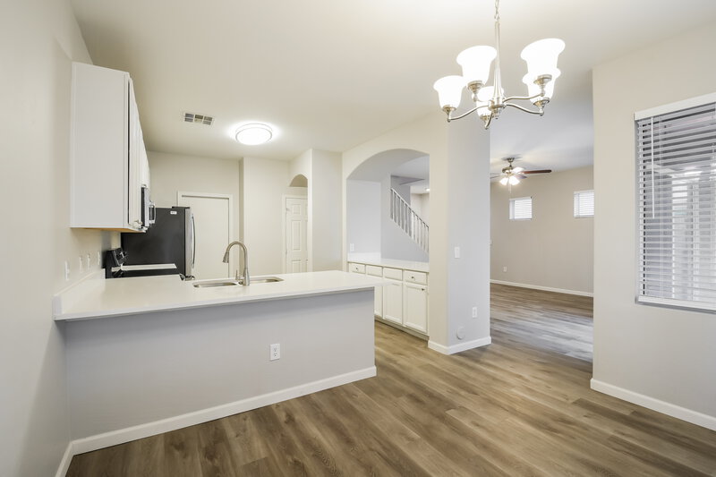 2,370/Mo, 34908 N 31st Ave Phoenix, AZ 85086 Dining Room View 2