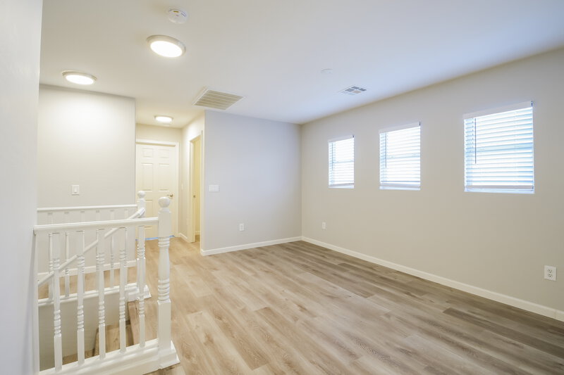 2,370/Mo, 34908 N 31st Ave Phoenix, AZ 85086 Loft View