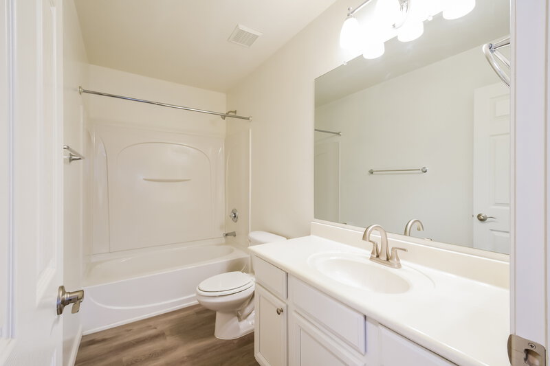 2,370/Mo, 34908 N 31st Ave Phoenix, AZ 85086 Main Bathroom View
