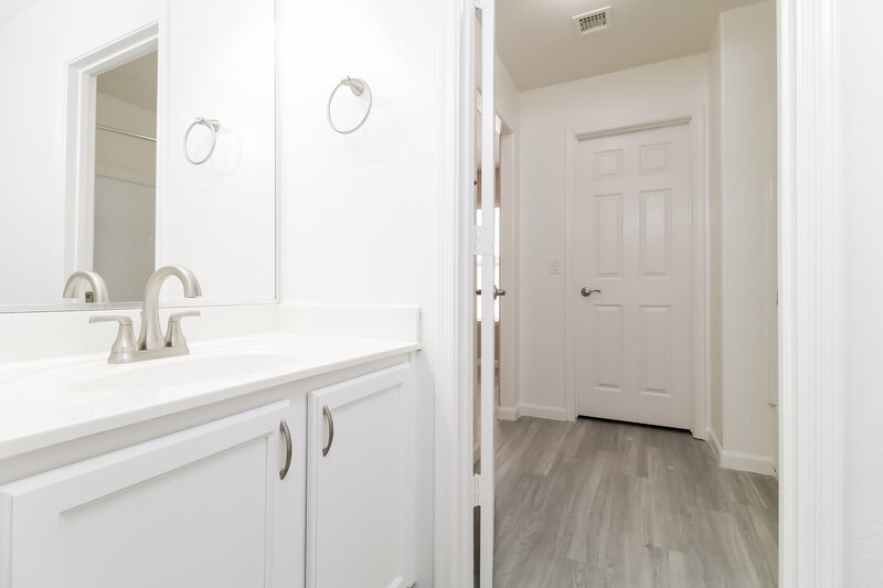 2,180/Mo, 22520 W Lasso Ln Buckeye, AZ 85326 Main Bathroom View