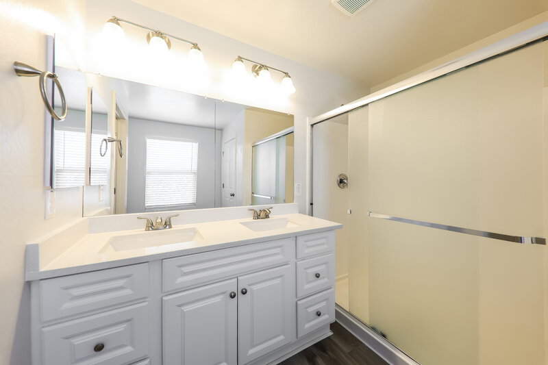 2,450/Mo, 12116 W Range Mule Dr Peoria, AZ 85383 Main Bathroom View