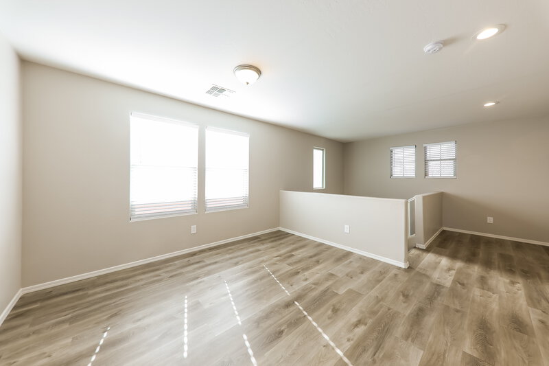 2,450/Mo, 12116 W Range Mule Dr Peoria, AZ 85383 Loft View