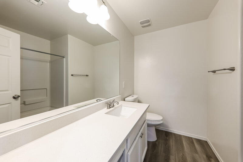 2,450/Mo, 12116 W Range Mule Dr Peoria, AZ 85383 Bathroom View