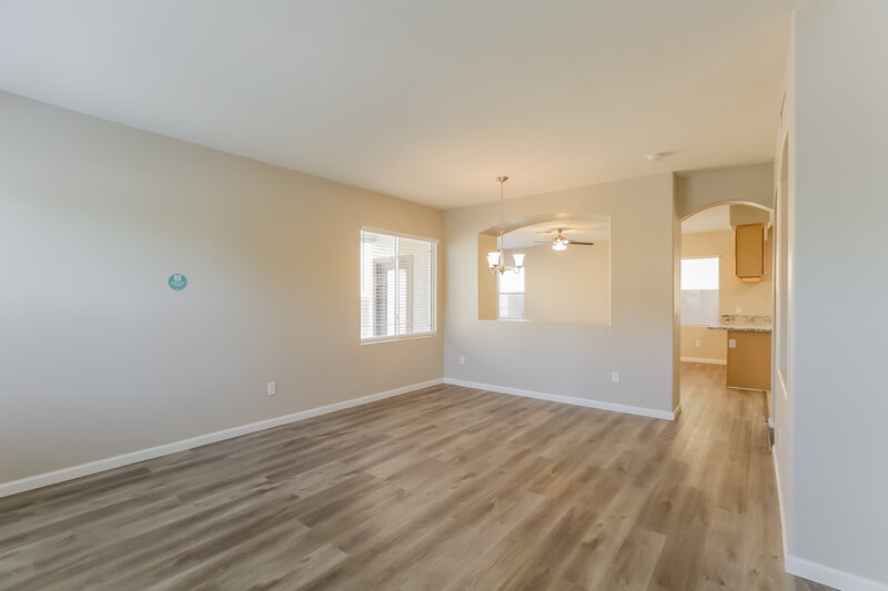 2,385/Mo, 7218 S 39th Dr Phoenix, AZ 85041 Living Room View 2