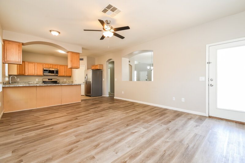 2,060/Mo, 7218 S 39th Dr Phoenix, AZ 85041 Family Room View