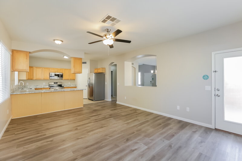 2,385/Mo, 7218 S 39th Dr Phoenix, AZ 85041 Dining Room View 2
