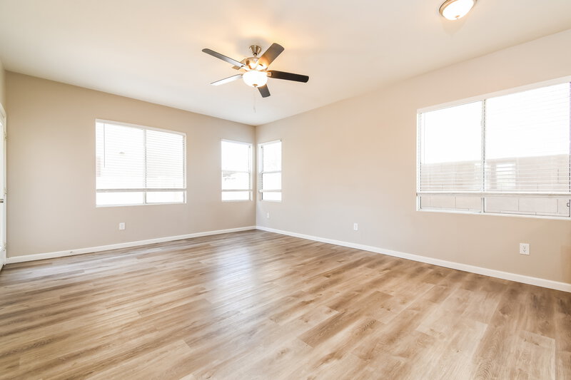 2,060/Mo, 7218 S 39th Dr Phoenix, AZ 85041 Family Room View 2