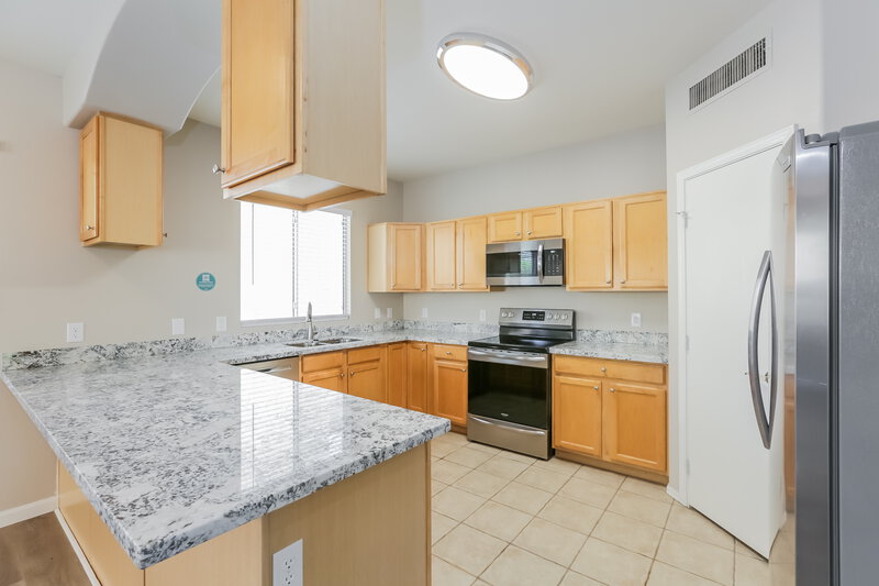 2,385/Mo, 7218 S 39th Dr Phoenix, AZ 85041 Kitchen View