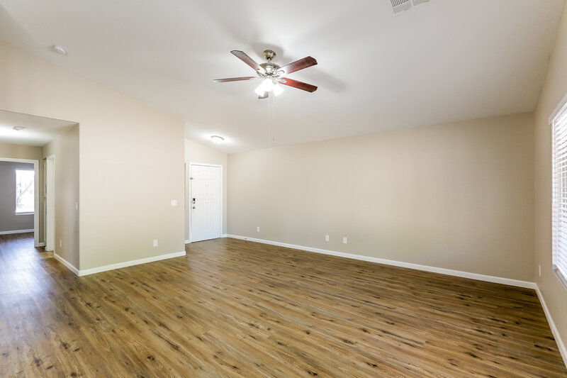 2,210/Mo, 2832 N 90th Ave Phoenix, AZ 85037 Living Room View
