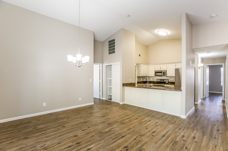 2,210/Mo, 2832 N 90th Ave Phoenix, AZ 85037 Dining Room View 2