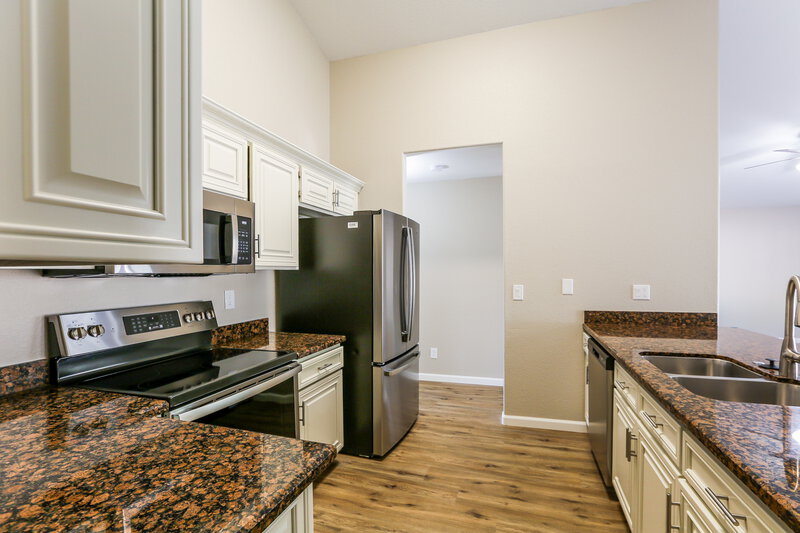 2,210/Mo, 2832 N 90th Ave Phoenix, AZ 85037 Kitchen View