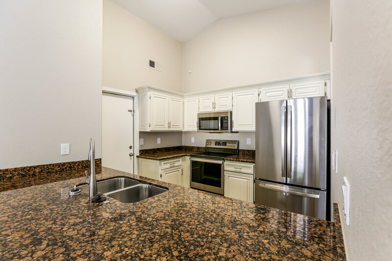 2,210/Mo, 2832 N 90th Ave Phoenix, AZ 85037 Kitchen View 2