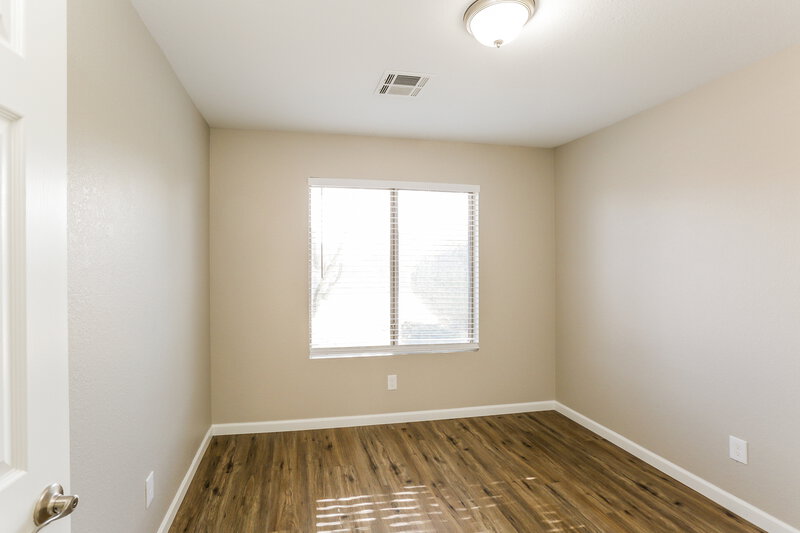 2,210/Mo, 2832 N 90th Ave Phoenix, AZ 85037 Bedroom View