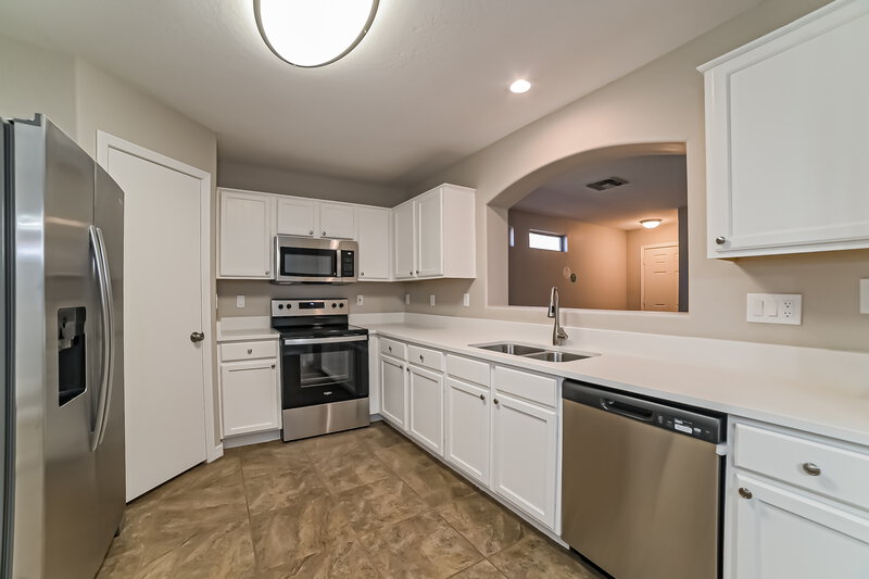 1,990/Mo, 12418 W Dreyfus Dr El Mirage, AZ 85335 Kitchen View