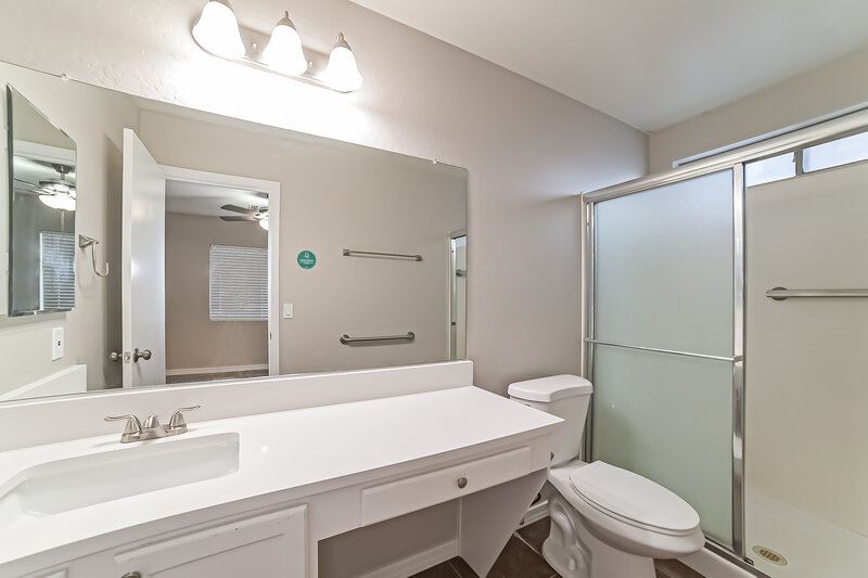 1,990/Mo, 12418 W Dreyfus Dr El Mirage, AZ 85335 Main Bathroom View