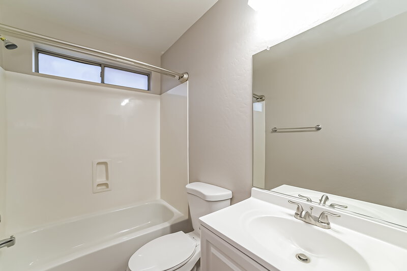 1,990/Mo, 12418 W Dreyfus Dr El Mirage, AZ 85335 Bathroom View