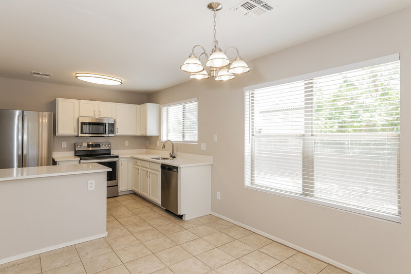 2,430/Mo, 727 E Rose Marie Ln Phoenix, AZ 85022 Dining Room View 2