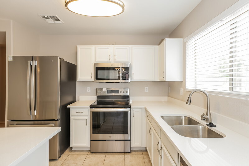 2,430/Mo, 727 E Rose Marie Ln Phoenix, AZ 85022 Kitchen View