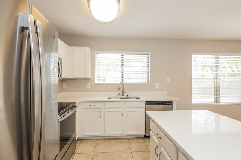 2,430/Mo, 727 E Rose Marie Ln Phoenix, AZ 85022 Kitchen View 2