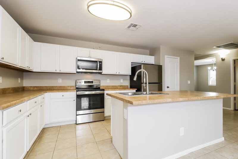 2,160/Mo, 2832 S 88th Ave Tolleson, AZ 85353 Kitchen View 2