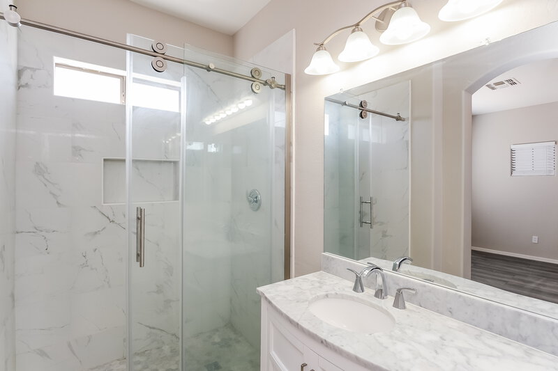 2,490/Mo, 2192 N Holguin Way Chandler, AZ 85225 Main Bathroom View