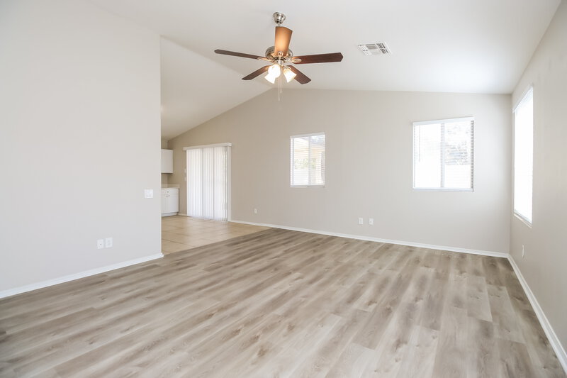 2,045/Mo, 1866 W 20th Ave Apache Junction, AZ 85120 Living Room View 2