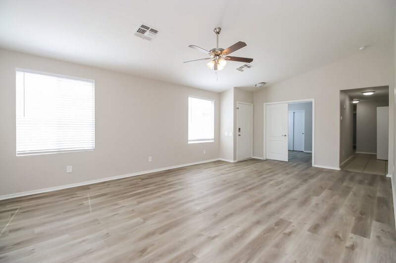 2,045/Mo, 1866 W 20th Ave Apache Junction, AZ 85120 Living Room View 4